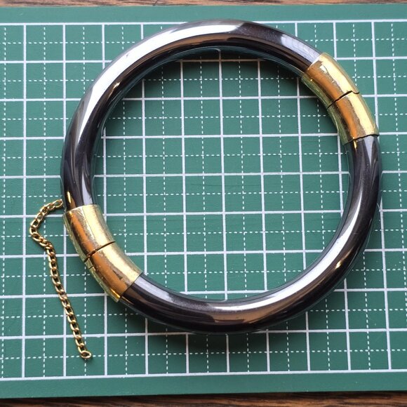Hematite bracelet / bangle. Hinged, opening. Goldtone hardware. Vintage 90s - Picture 5 of 6